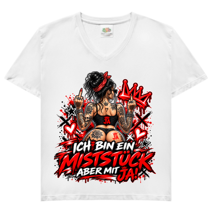 JA Miststück – Damen-V-Neck-Shirt in Weiß, Vorderansicht, Frontdruck: Provokanter Spruch „Ich bin ein Miststück – aber mit JA!“ in roter Graffiti-Optik