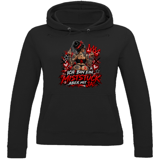 JA Miststück – Damen-Hoodie in Tiefschwarz, Vorderansicht, Frontdruck: Provokanter Spruch „Ich bin ein Miststück – aber mit JA!“ in roter Graffiti-Optik