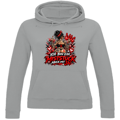 JA Miststück – Damen-Hoodie in Grau meliert, Vorderansicht, Frontdruck: Provokanter Spruch „Ich bin ein Miststück – aber mit JA!“ in roter Graffiti-Optik