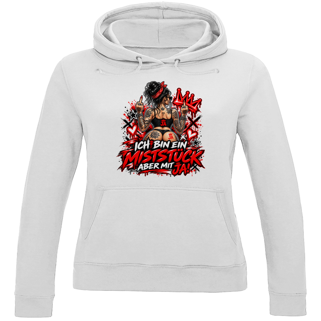 JA Miststück – Damen-Hoodie in Arktisweiß, Vorderansicht, Frontdruck: Provokanter Spruch „Ich bin ein Miststück – aber mit JA!“ in roter Graffiti-Optik