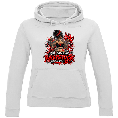 JA Miststück – Damen-Hoodie in Arktisweiß, Vorderansicht, Frontdruck: Provokanter Spruch „Ich bin ein Miststück – aber mit JA!“ in roter Graffiti-Optik