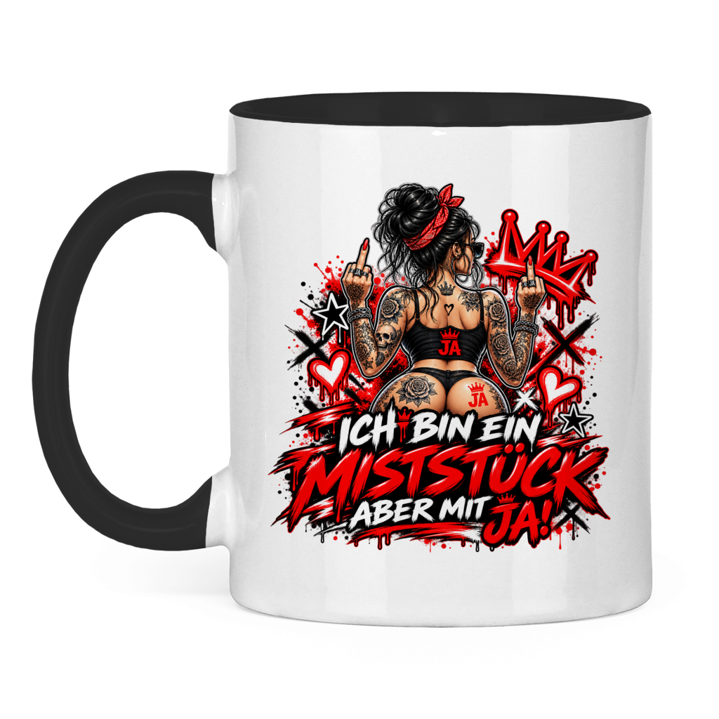 JA Miststück – Tasse in Schwarz, Vorderansicht, Aufdruck: Provokanter Spruch „Ich bin ein Miststück – aber mit JA!“ in roter Graffiti-Optik