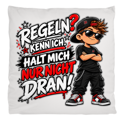 JA Regelbrecher – Flauschkissen in Cremeweiß, Aufdruck: Cooler Kinderlook: „Regeln? Kenn ich. Halt mich nur nicht dran!“