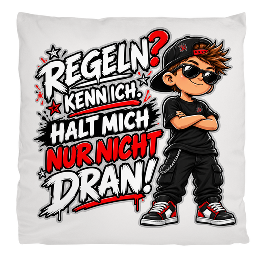 JA Regelbrecher – Flauschkissen in Cremeweiß, Aufdruck: Cooler Kinderlook: „Regeln? Kenn ich. Halt mich nur nicht dran!“