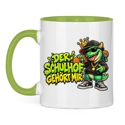JA Pausenboss – Tasse in Hellgrün, Vorderansicht, Aufdruck: Skater-Dino mit Krone: „Der Schulhof gehört mir“ in Neongrün