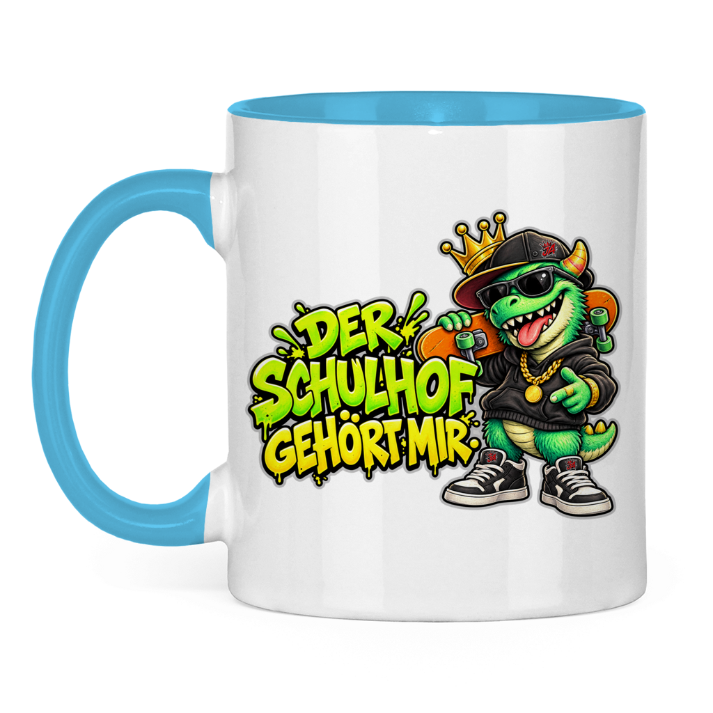 JA Pausenboss – Tasse in Hellblau, Vorderansicht, Aufdruck: Skater-Dino mit Krone: „Der Schulhof gehört mir“ in Neongrün