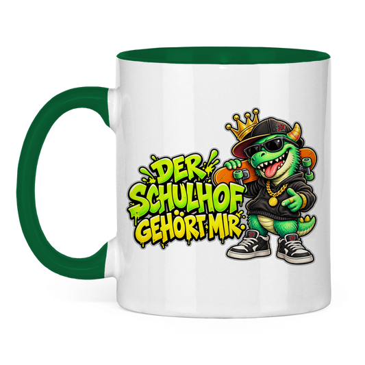 JA Pausenboss – Tasse in Grün, Vorderansicht, Aufdruck: Skater-Dino mit Krone: „Der Schulhof gehört mir“ in Neongrün