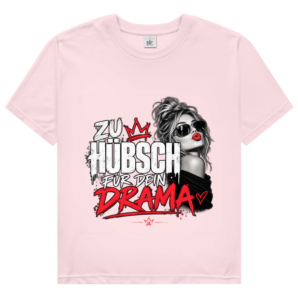 JA Zu hübsch für dein Drama – Damen-T-Shirt in Orchideenrosa, Vorderansicht, Frontdruck: Frau mit Sonnenbrille und rotem Kussmund: „Zu hübsch für dein Drama“