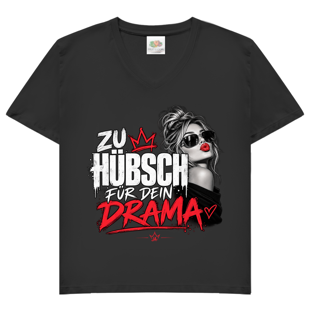 JA Zu hübsch für dein Drama – Damen-V-Neck-Shirt in Schwarz, Vorderansicht, Frontdruck: Frau mit Sonnenbrille und rotem Kussmund: „Zu hübsch für dein Drama“