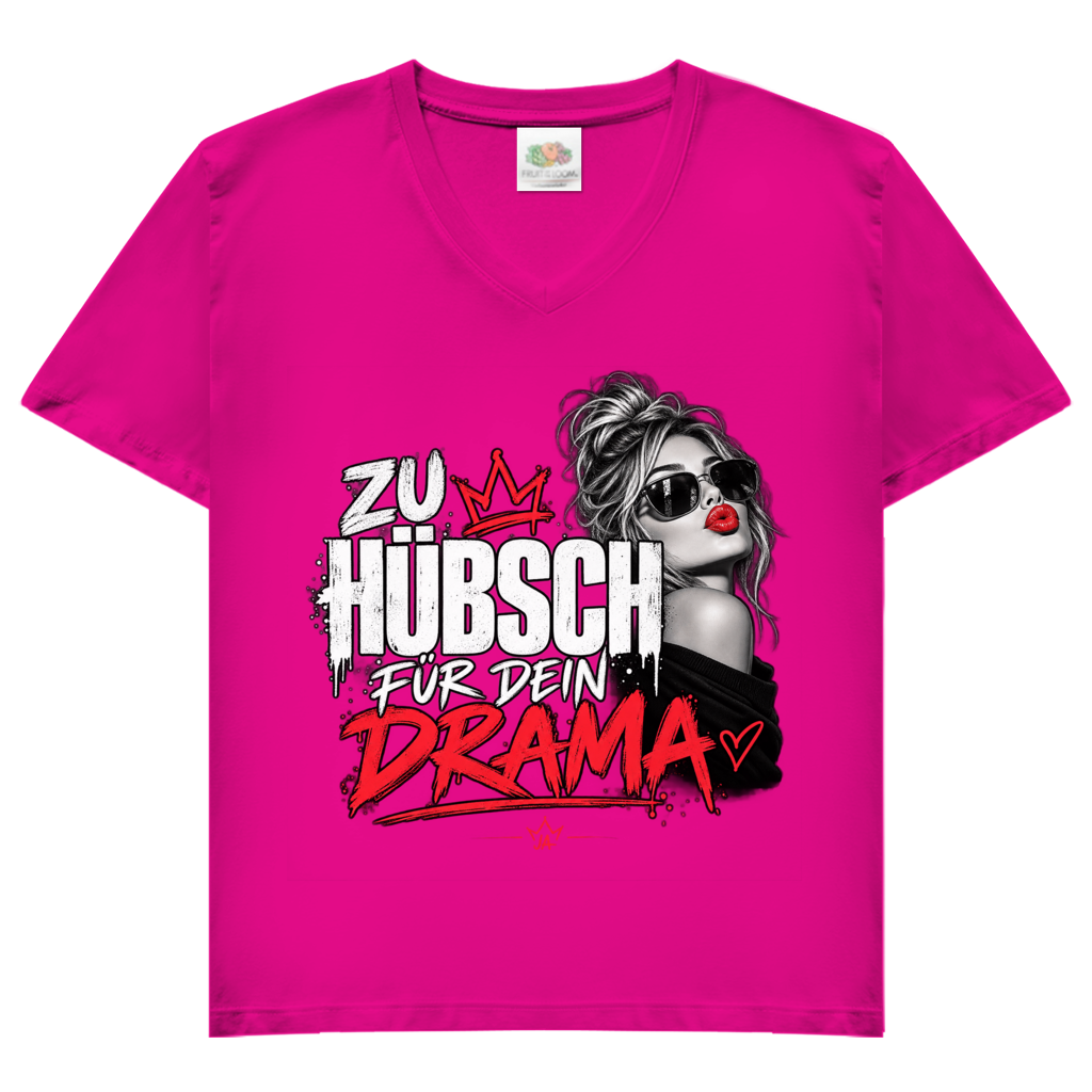 JA Zu hübsch für dein Drama – Damen-V-Neck-Shirt in Fuchsia, Vorderansicht, Frontdruck: Frau mit Sonnenbrille und rotem Kussmund: „Zu hübsch für dein Drama“