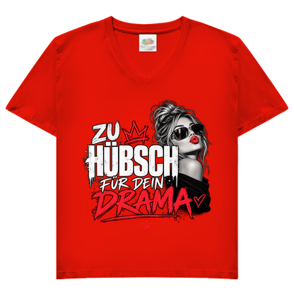JA Zu hübsch für dein Drama – Damen-V-Neck-Shirt in Rot, Vorderansicht, Frontdruck: Frau mit Sonnenbrille und rotem Kussmund: „Zu hübsch für dein Drama“