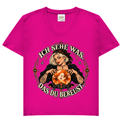 JA Orakel – Damen-V-Neck-Shirt in Fuchsia, Vorderansicht, Frontdruck: Wahrsagerin mit Kristallkugel und Spruch „Ich sehe was, das du bereust“