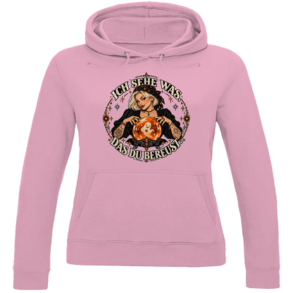 JA Orakel – Damen-Hoodie in Babyrosa, Vorderansicht, Frontdruck: Wahrsagerin mit Kristallkugel und Spruch „Ich sehe was, das du bereust“