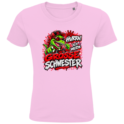JA Große Schwester Dino – Kinder-T-Shirt in Zartrosa, Vorderansicht, Frontdruck: Dino-Motiv „Hurra! Ich werde große Schwester“ – Geschenk zur Geschwister-Ankündigung