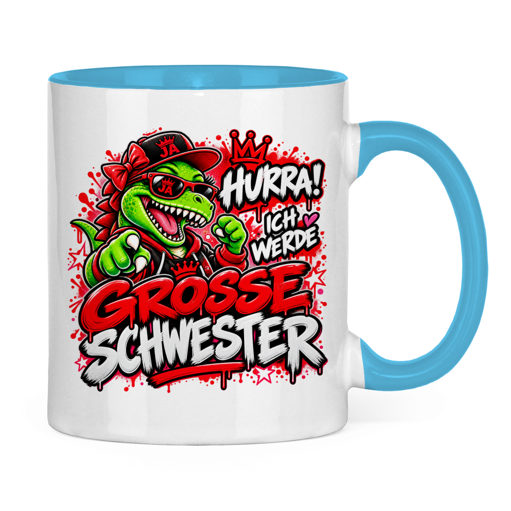 JA Große Schwester Dino – Tasse in Hellblau, Rückansicht, ebenfalls bedruckt