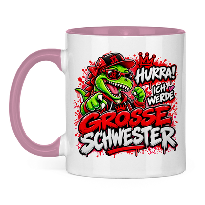 JA Große Schwester Dino – Tasse in Pink, Vorderansicht, Aufdruck: Dino-Motiv „Hurra! Ich werde große Schwester“ – Geschenk zur Geschwister-Ankündigung