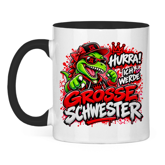JA Große Schwester Dino – Tasse in Schwarz, Vorderansicht, Aufdruck: Dino-Motiv „Hurra! Ich werde große Schwester“ – Geschenk zur Geschwister-Ankündigung
