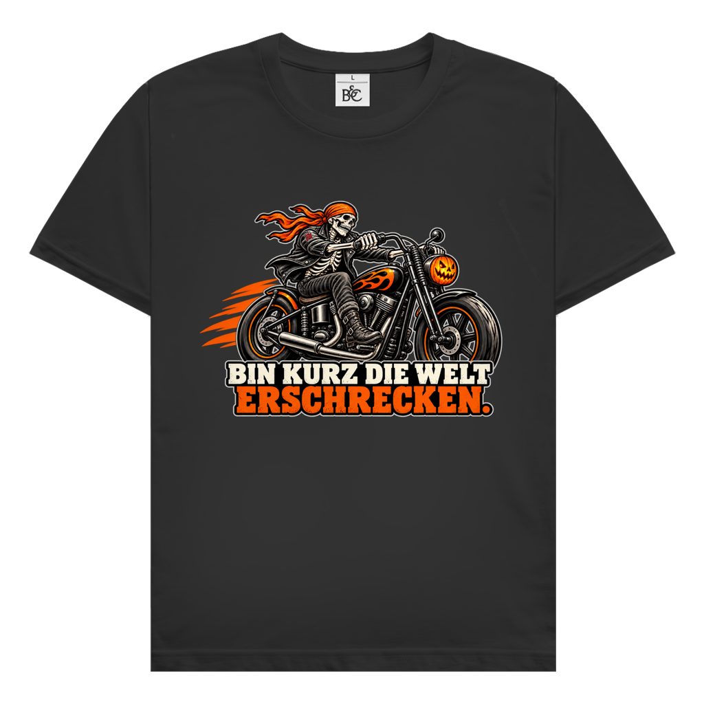 JA Spukbiker – Herren-T-Shirt in Schwarz, Vorderansicht, Frontdruck: Skelett auf dem Motorrad mit Spruch „Bin kurz die Welt erschrecken“