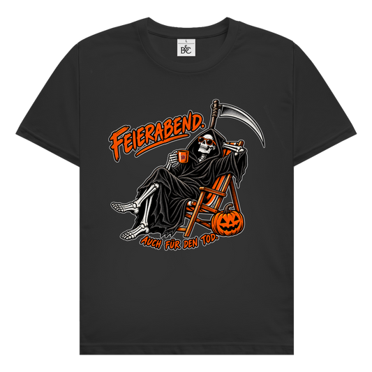 JA Todespause – Herren-T-Shirt in Schwarz, Vorderansicht, Frontdruck: Sensenmann im Liegestuhl mit Kaffee: „Feierabend. Auch für den Tod.“