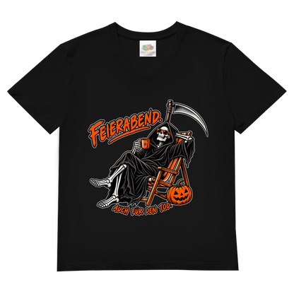 JA Todespause – Herren-V-Neck-Shirt in Schwarz, Vorderansicht, Frontdruck: Sensenmann im Liegestuhl mit Kaffee: „Feierabend. Auch für den Tod.“
