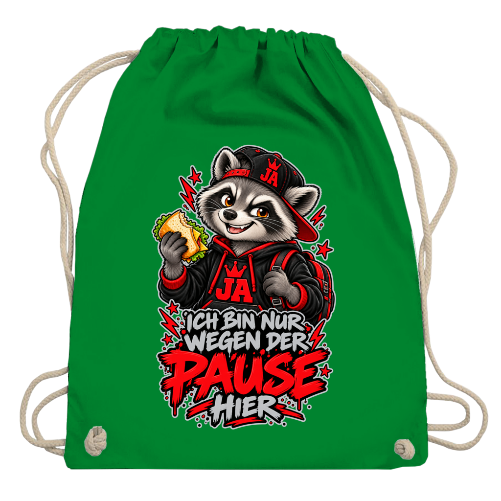 JA Pausen-Waschbär Rot – Turnbeutel in Kellygrün, Aufdruck: Waschbär mit Pausenbrot in Rot: „Ich bin nur wegen der Pause hier“