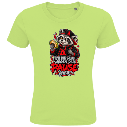 JA Pausen-Waschbär Rot – Kinder-T-Shirt in Apfelgrün, Vorderansicht, Frontdruck: Waschbär mit Pausenbrot in Rot: „Ich bin nur wegen der Pause hier“