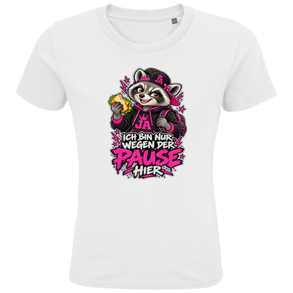 JA Pausen-Waschbär Pink – Kinder-T-Shirt in Weiß, Vorderansicht, Frontdruck: Waschbär mit Pausenbrot in Pink: „Ich bin nur wegen der Pause hier“