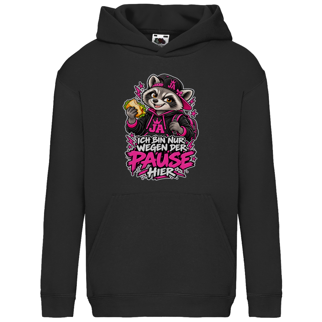 JA Pausen-Waschbär Pink – Kinder-Hoodie in Schwarz, Vorderansicht, Frontdruck: Waschbär mit Pausenbrot in Pink: „Ich bin nur wegen der Pause hier“