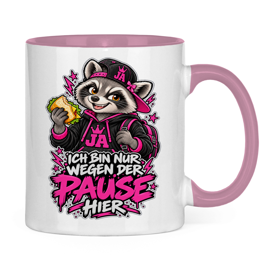 JA Pausen-Waschbär Pink – Tasse in Pink, Rückansicht, ebenfalls bedruckt