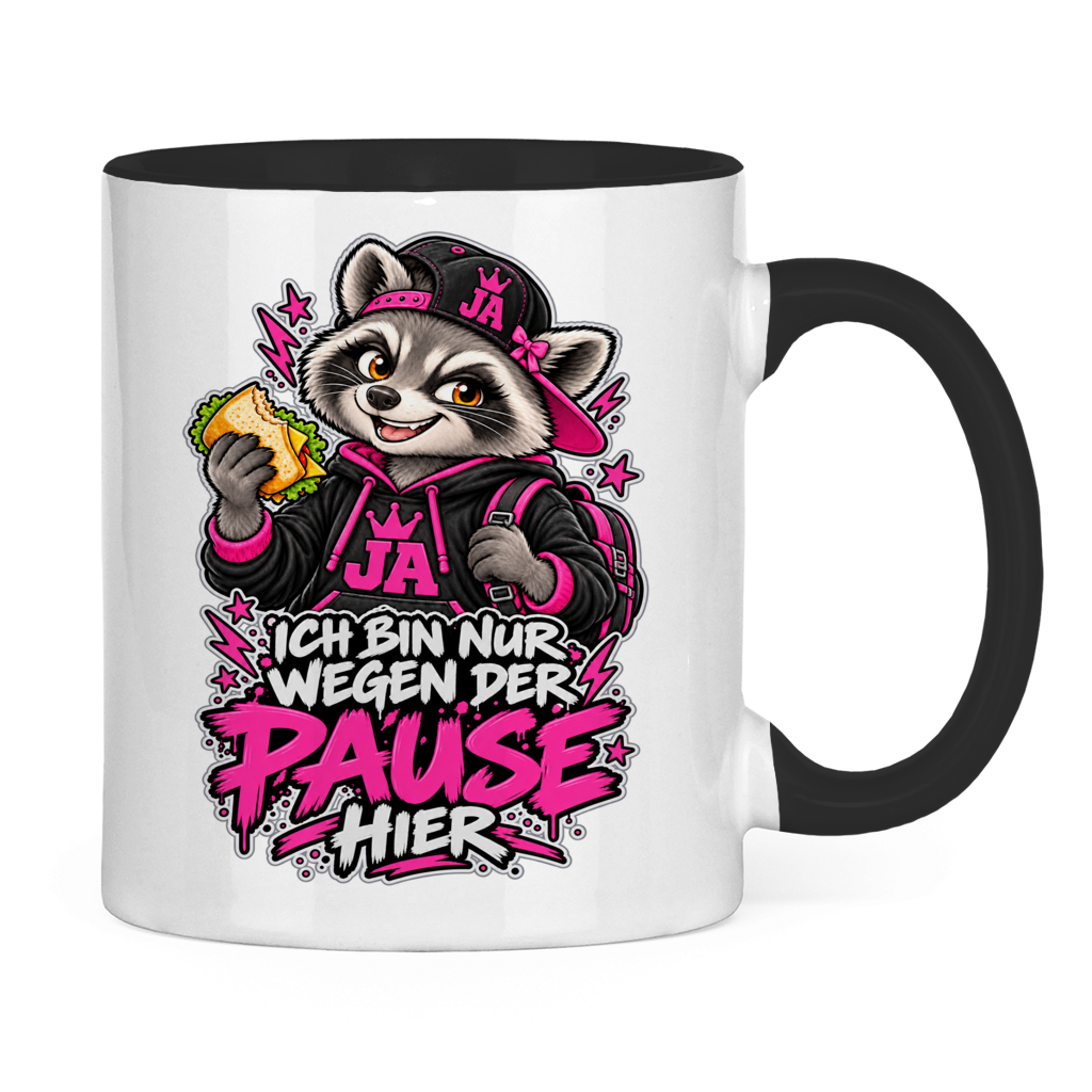 JA Pausen-Waschbär Pink – Tasse in Schwarz, Rückansicht, ebenfalls bedruckt
