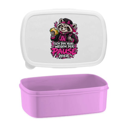 JA Pausen-Waschbär Pink – Lunchbox in Pink, Aufdruck: Waschbär mit Pausenbrot in Pink: „Ich bin nur wegen der Pause hier“